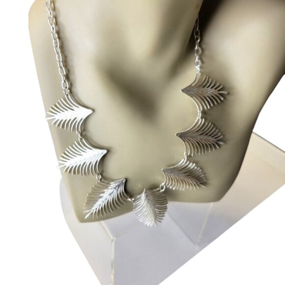 Silver tone Spike Pendant or Leaf Motif Necklace - Picture 3 of 16